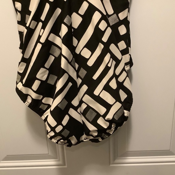 Miraclesuit Geometric Estilo Tummy Control Swimsuit Retro Pinup *See Flaw* - Picture 7 of 16